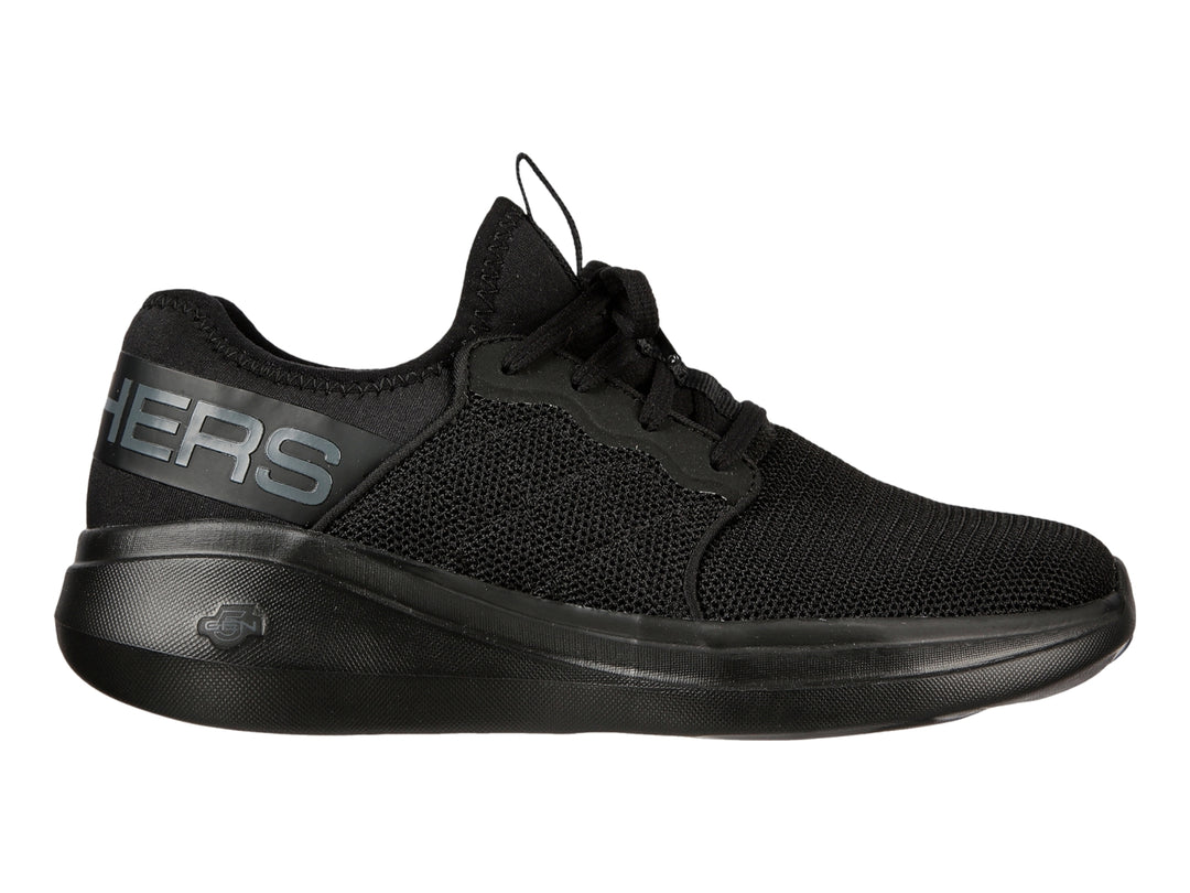 Tenis deportivos Skechers para mujer en color negro con tejido transpirable y suela cómoda.