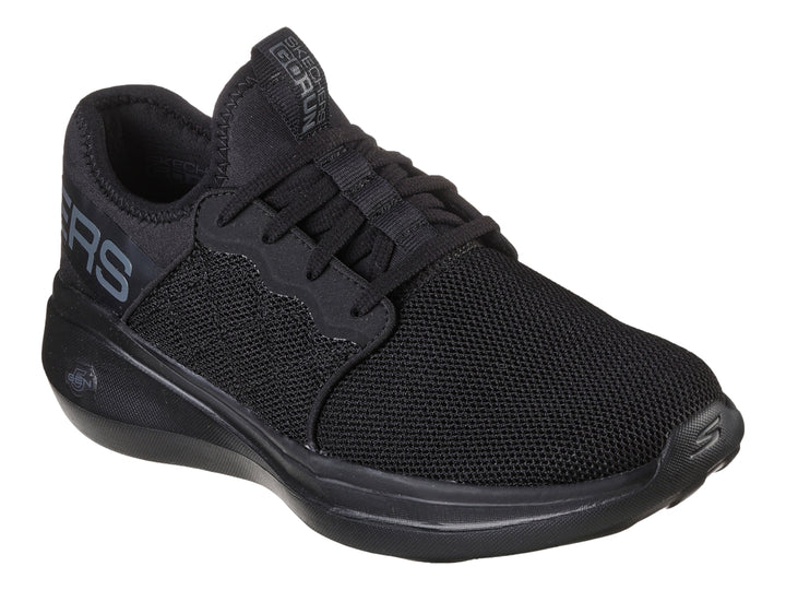 Tenis deportivos Skechers para mujer en color negro con tejido transpirable y suela cómoda.