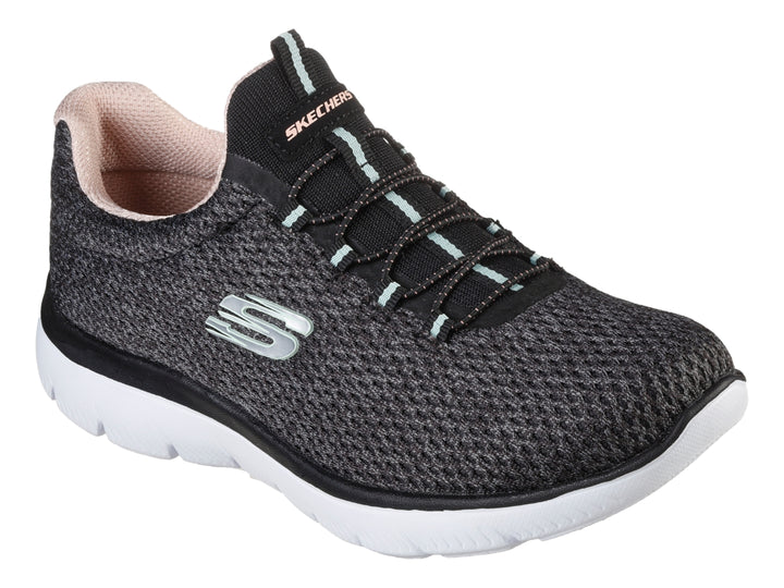 Tenis deportivos Skechers para mujer en color negro con suela blanca y detalles internos en rosa.