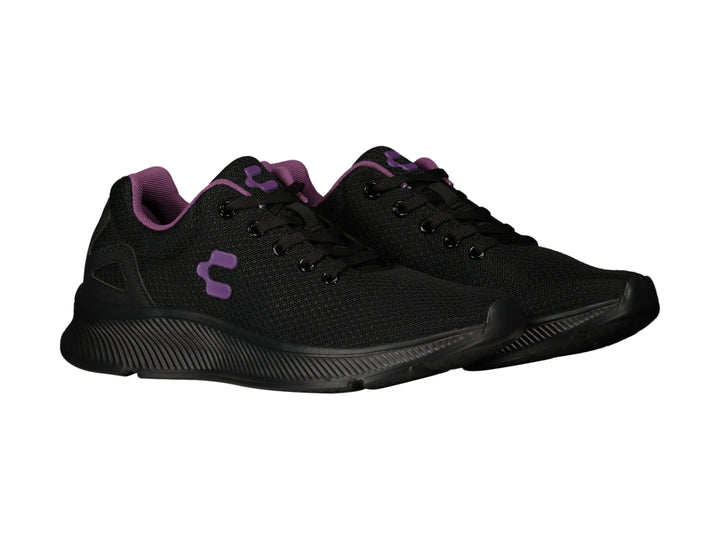Tenis deportivos Charly color negro con detalles en morado, vista lateral.