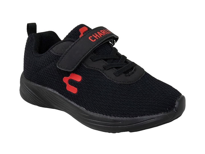 Tenis deportivos Charly color negro con detalles en rojo y correa ajustable.