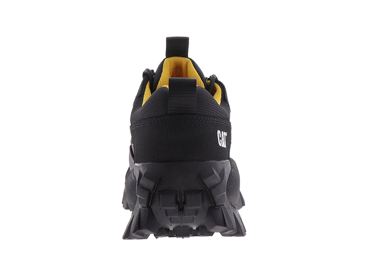 Tenis Caterpillar Intruder Galosh color negro con suela gruesa y detalles interiores amarillos para hombre.