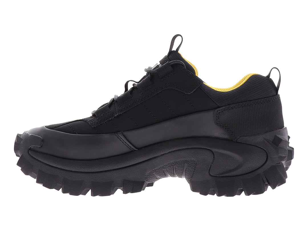 Tenis Caterpillar Intruder Galosh color negro con suela gruesa y detalles interiores amarillos para hombre.