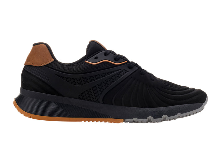 Tenis deportivos color negro con detalles en marrón y suela gris.