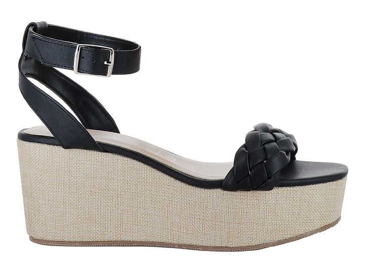 Sandalia negra para mujer con tira trenzada, plataforma beige y correa ajustable al tobillo.