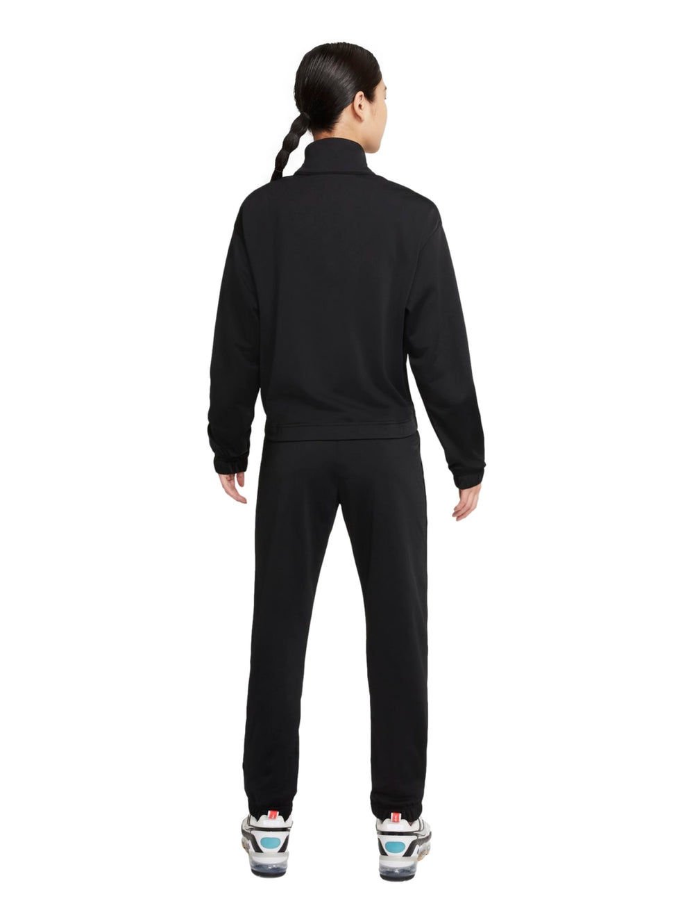 Conjunto deportivo Nike para mujer en color negro, compuesto por chaqueta y pantalón