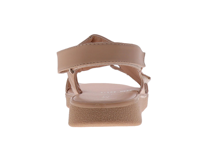Sandalia color maquillaje para mujer con correas ajustables y suela plana.