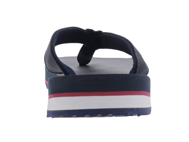 Sandalias Nautica color azul con detalles en rojo y blanco en la suela y tira de tela negra.