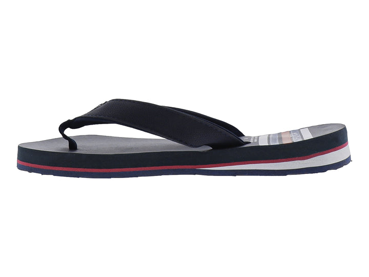 Sandalias Nautica color azul con detalles en rojo y blanco en la suela y tira de tela negra.