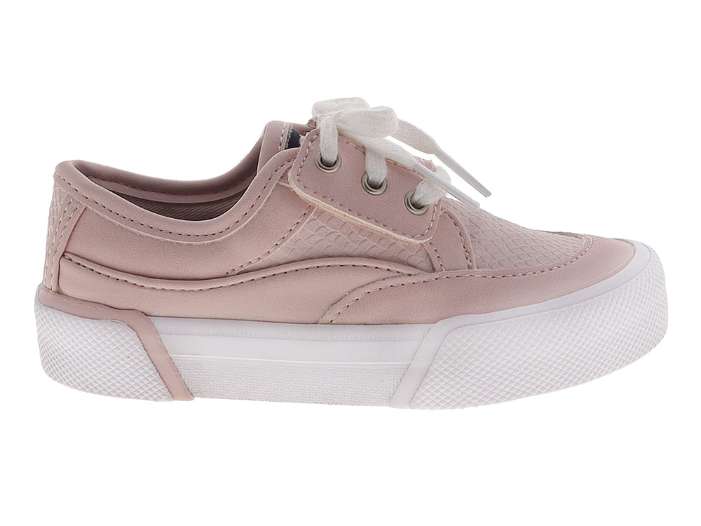 Tenis color blush con agujetas blancas y suela blanca.
