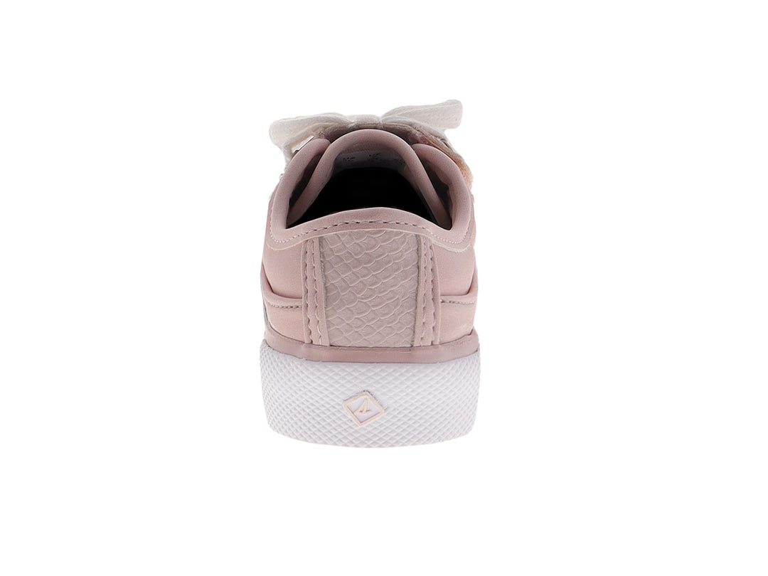 Tenis color blush con agujetas blancas y suela blanca.
