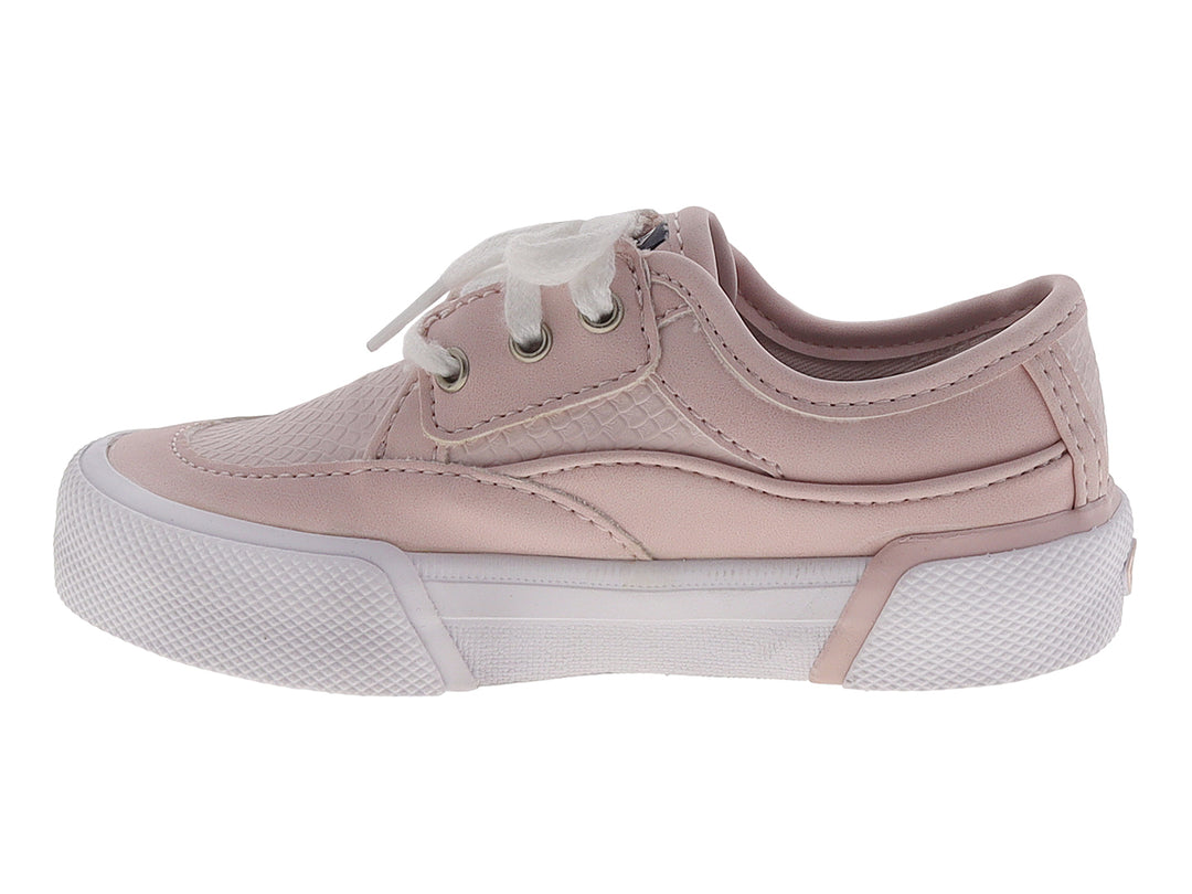 Tenis color blush con agujetas blancas y suela blanca.
