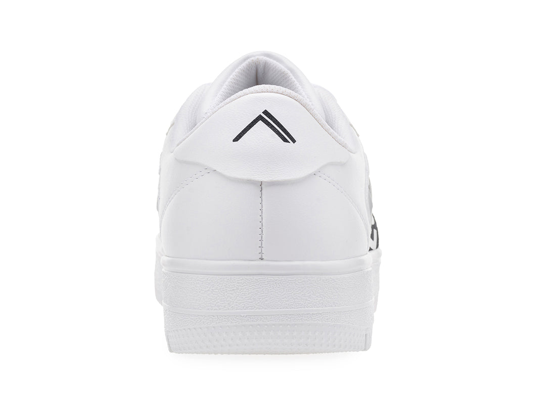 Tenis blancos casuales con la palabra LOVE en color negro y detalles en gris.