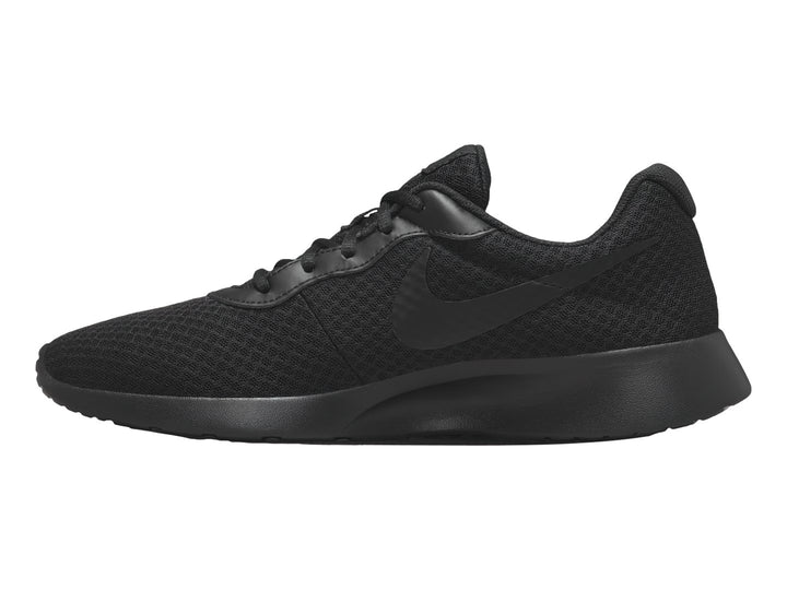 Tenis Nike Tanjun para hombre en color negro, vista lateral sobre fondo blanco.