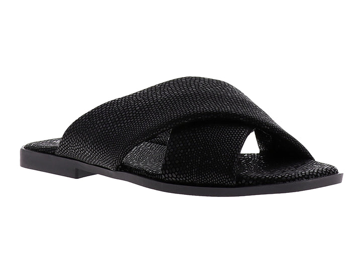 Sandalia negra de estilo deslizable con tiras cruzadas y textura rugosa.