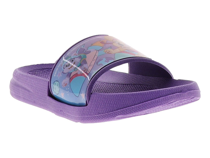 Sandalia slide color morado con diseño gráfico colorido en la banda superior.