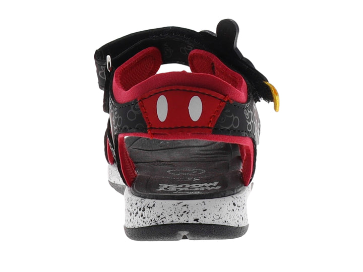 Sandalias negras y rojas para niño con detalle de la mano de Mickey Mouse y cierre de velcro.