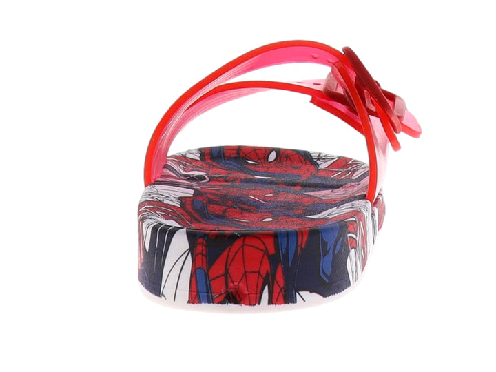 Sandalia roja infantil con estampado de Spider-Man en la planta y correa ajustable.