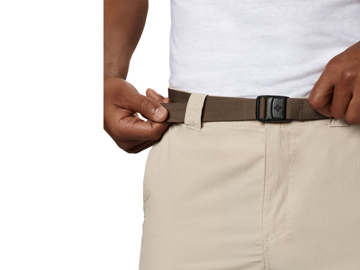 Pantalón cargo Columbia color beige Fossil para hombre con bolsillos laterales.