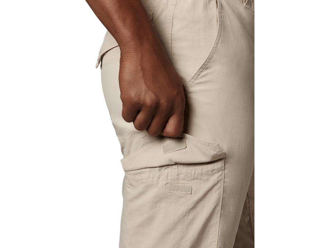 Pantalón cargo Columbia color beige Fossil para hombre con bolsillos laterales.