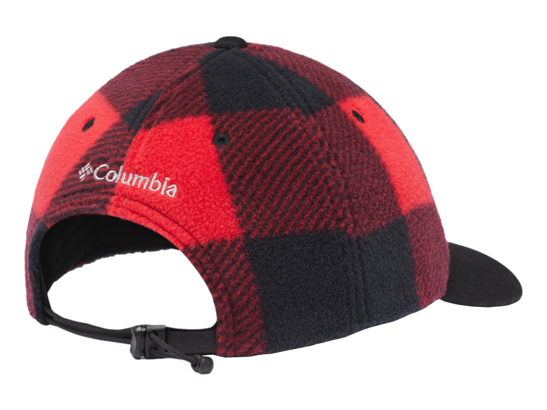 Gorra Columbia de tela fleece con estampado de cuadros rojos y negros y visera negra.