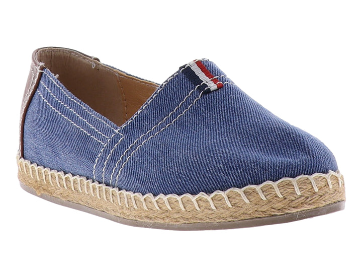 Zapato tipo alpargata en color azul denim con suela de cuerda de yute natural beige.
