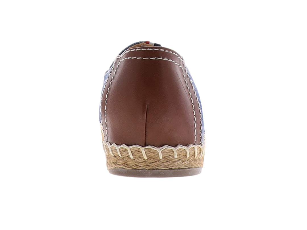 Zapato tipo alpargata en color azul denim con suela de cuerda de yute natural beige.
