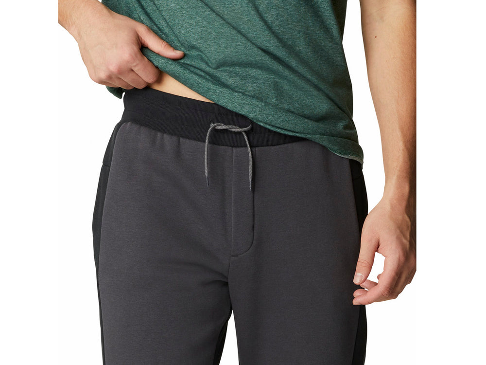 Pantalones deportivos Columbia Lodge Colorblock Jogger en colores negro y gris oscuro.