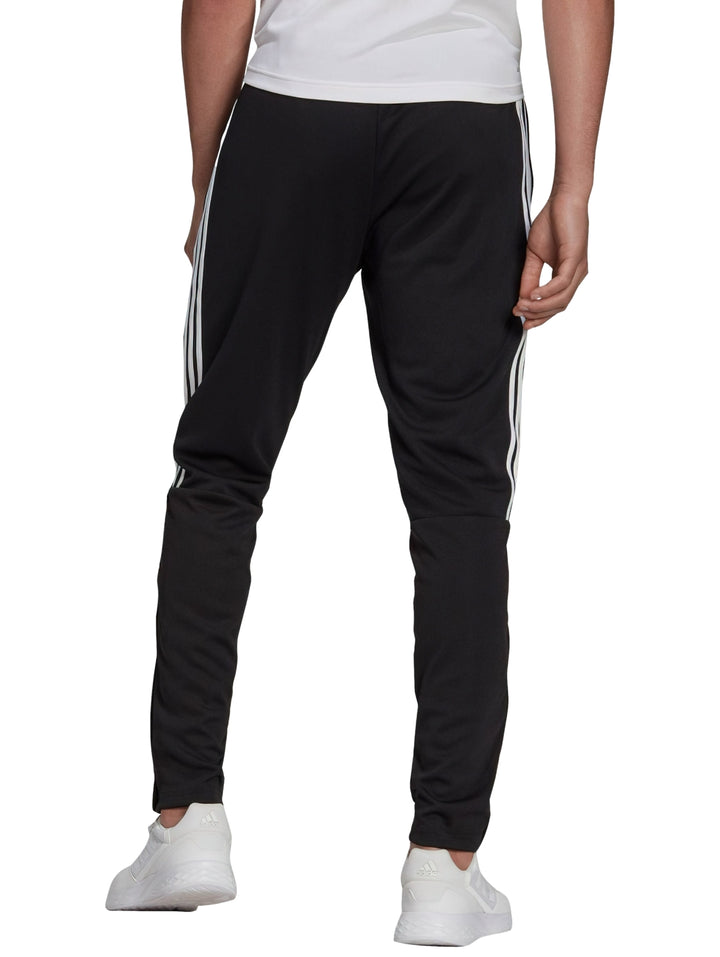 Pantalones deportivos Adidas color negro con tres franjas blancas laterales.