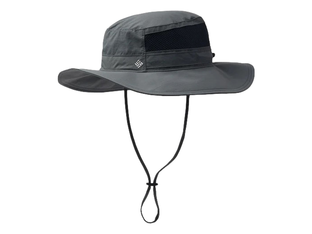 Sombrero boonie Columbia color gris con ala ancha, paneles de malla laterales y correa ajustable.