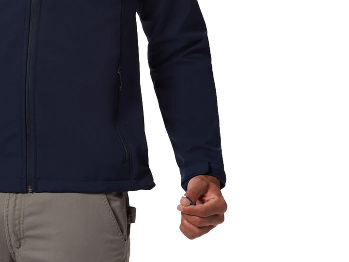 Chaqueta Columbia Ascender Softshell en color azul marino para hombre con cierre frontal y cuello alto.