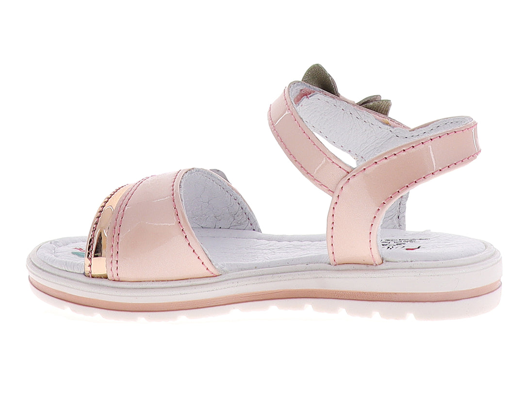Sandalia infantil de color rosa con moño decorativo y detalles dorados.