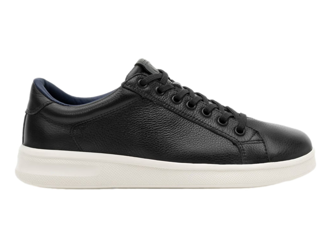 Tenis casuales Quirelli de cuero negro con suela blanca y detalles interiores en azul.