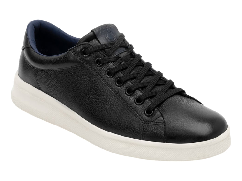 Tenis casuales Quirelli de cuero negro con suela blanca y detalles interiores en azul.