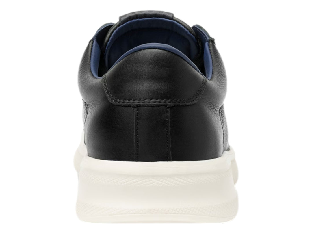 Tenis casuales Quirelli de cuero negro con suela blanca y detalles interiores en azul.