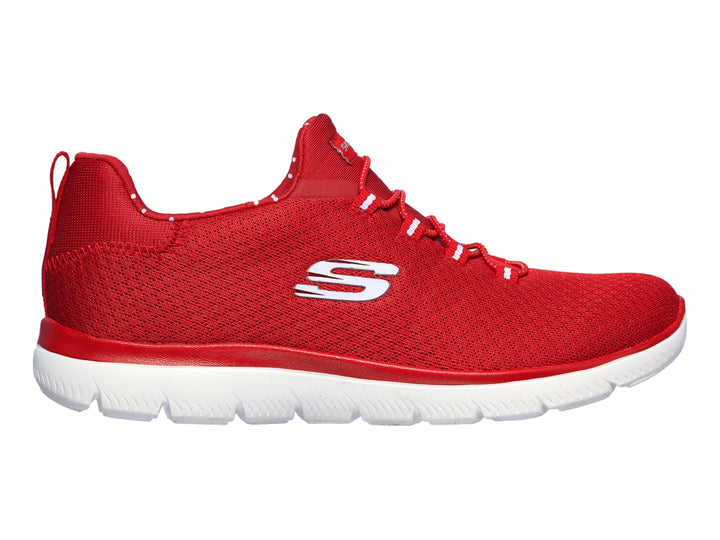 Tenis deportivos Skechers color rojo con suela blanca para mujer.