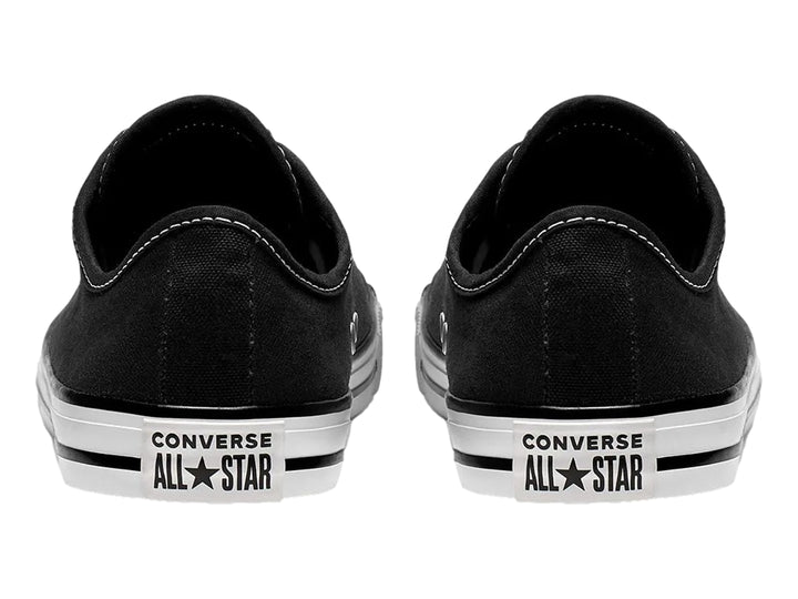 Tenis Converse Chuck Taylor All Star Dainty color negro con suela y cordones blancos.