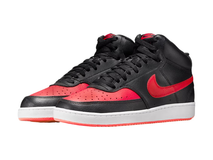 Tenis Nike Court Vision Mid en colores negro y rojo con suela blanca.