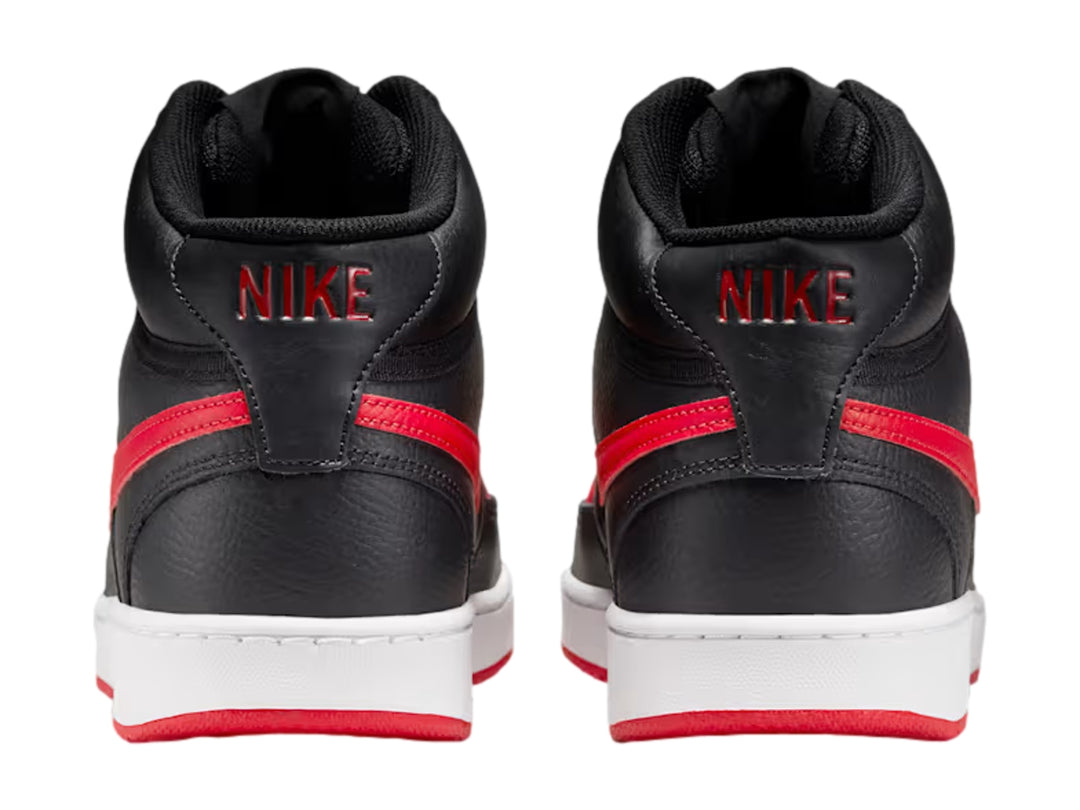 Tenis Nike Court Vision Mid en colores negro y rojo con suela blanca.