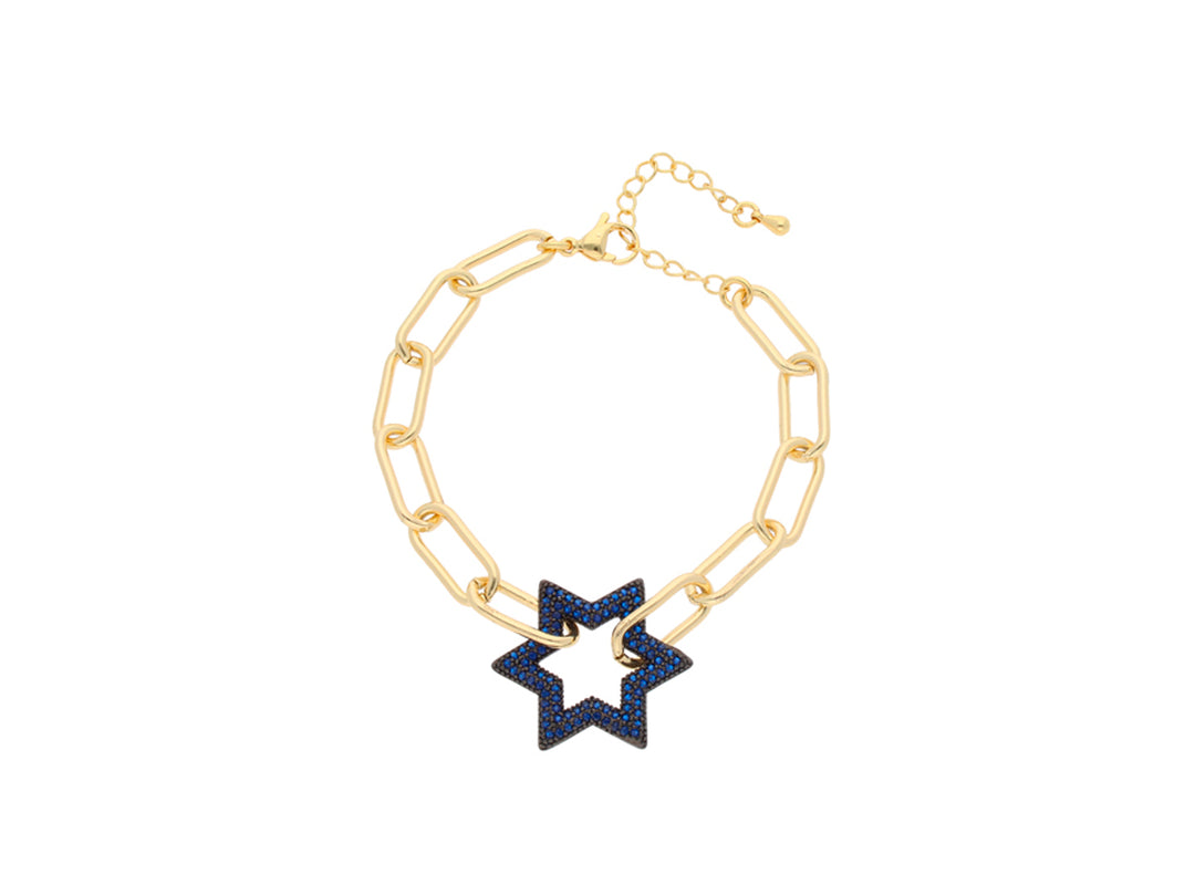 Pulsera de cadena dorada con un dije central en forma de estrella azul brillante.