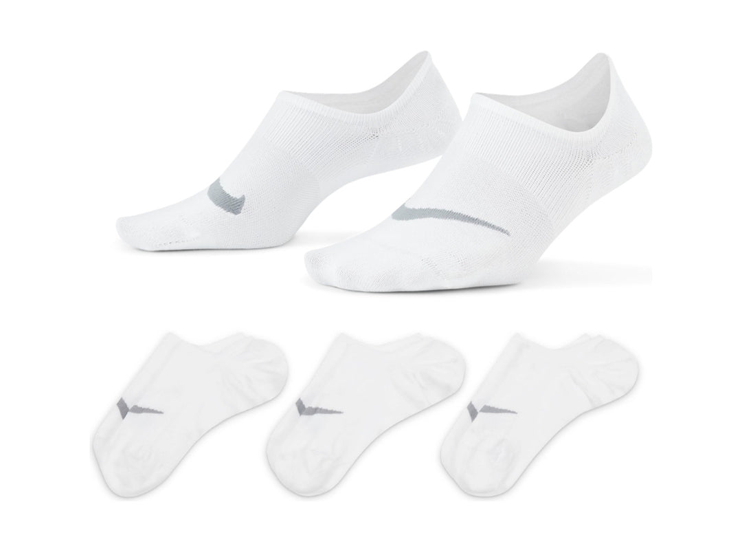 Paquete de calcetines cortos Nike color blanco con logotipo gris.