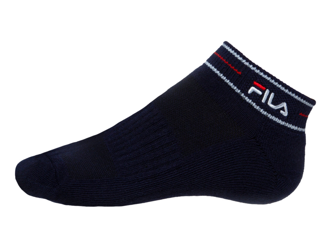 Calcetín deportivo corto de color azul marino con logo FILA y detalles en rojo y blanco en el borde superior.