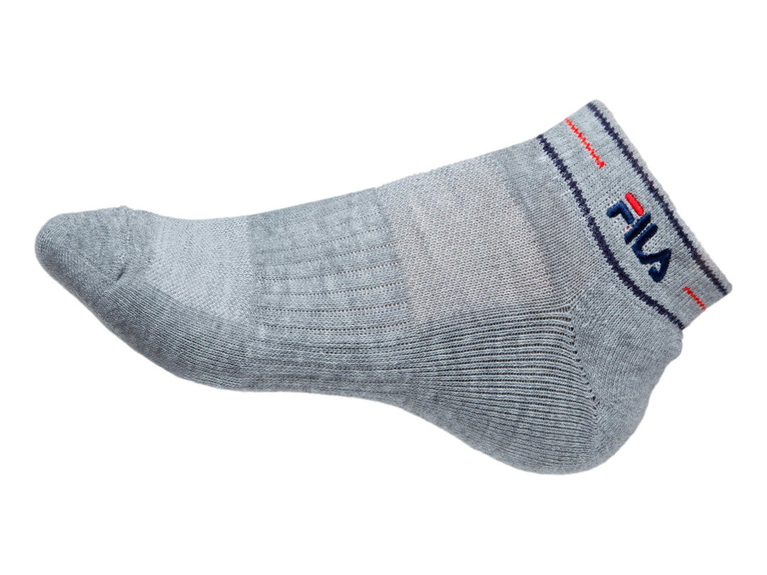 Calcetín deportivo corto de color azul marino con logo FILA y detalles en rojo y blanco en el borde superior.