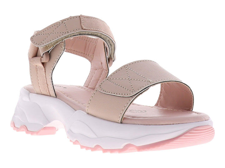 Sandalia infantil color beige con suela blanca de plataforma y correa de ajuste con velcro.