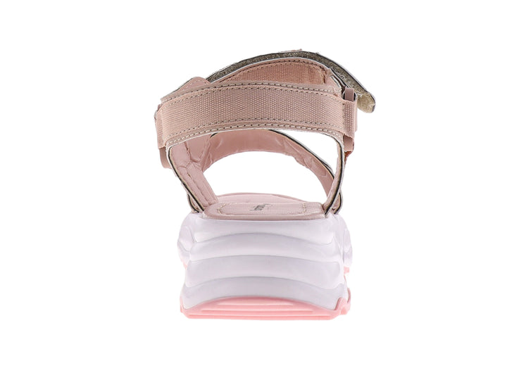 Sandalia infantil color beige con suela blanca de plataforma y correa de ajuste con velcro.