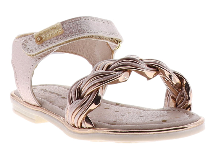Sandalia color oro rosado con detalle trenzado frontal y correa de ajuste.