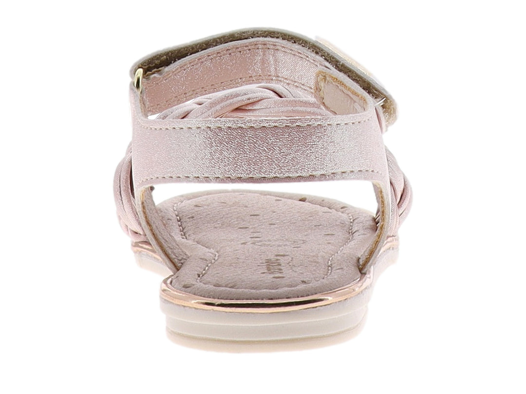 Sandalia color oro rosado con detalle trenzado frontal y correa de ajuste.