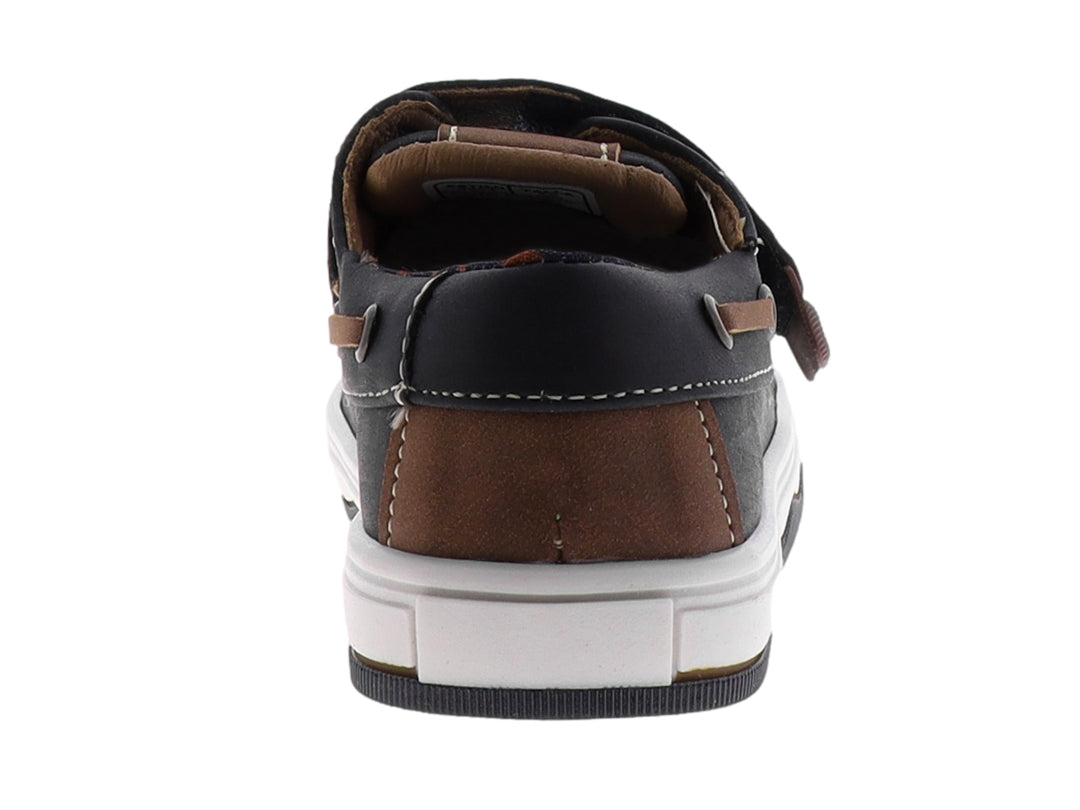 Zapato infantil tipo mocasín color navy con suela blanca y detalle de correa marrón.