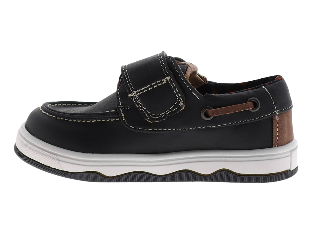 Zapato infantil tipo mocasín color navy con suela blanca y detalle de correa marrón.