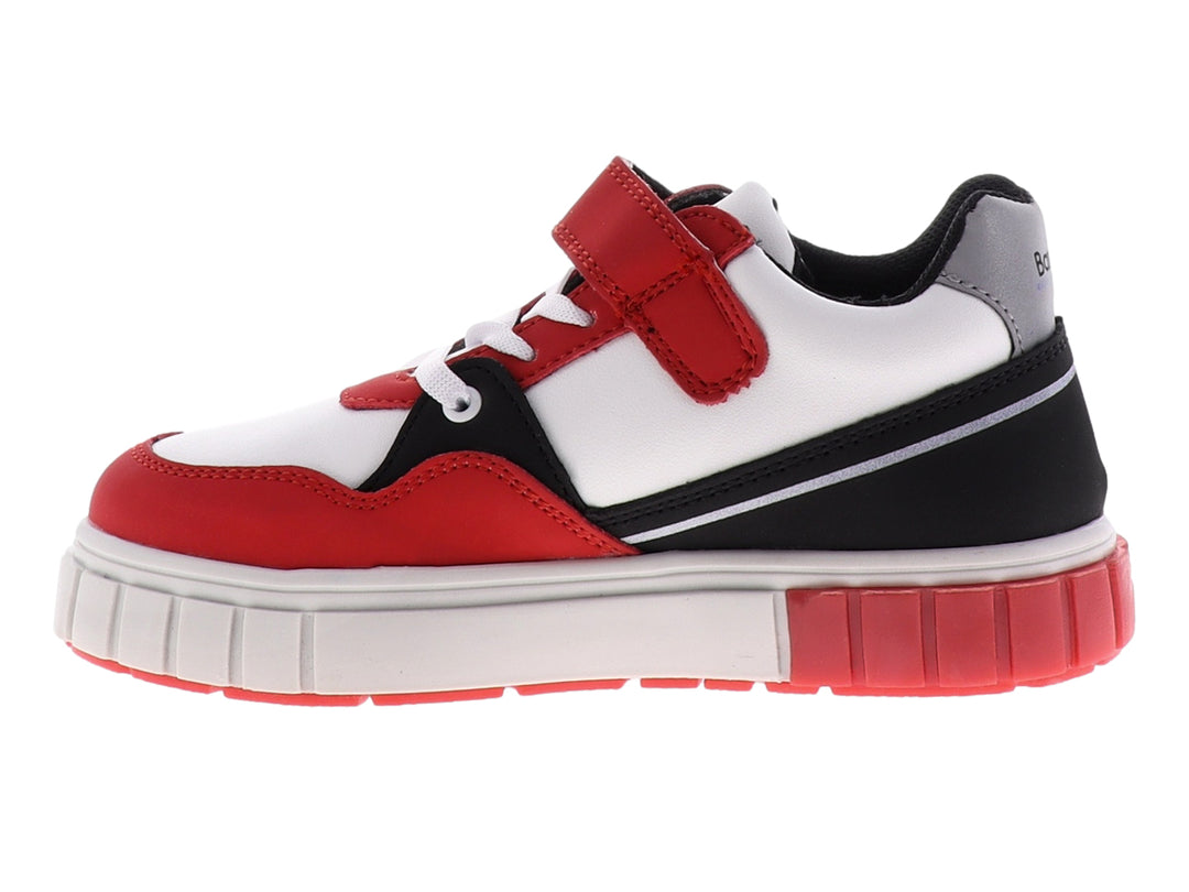 Tenis infantiles en colores rojo, blanco y negro con correa de velcro y suela blanca robusta.